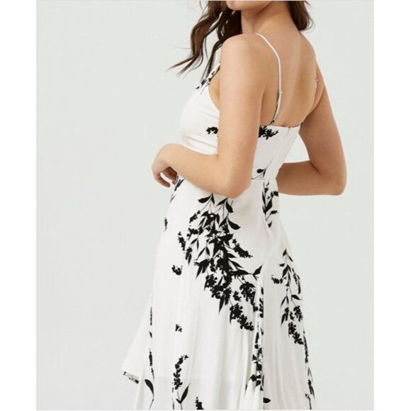 Women Le Chateau Floral Print Pebbled Crêpe V-Neck Black & White Dress S… - Picture 5 of 5